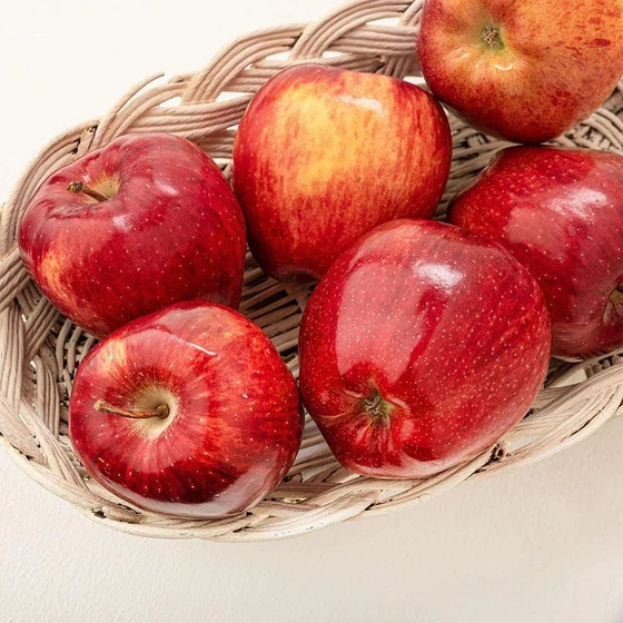 red-fresh-apple-2.webp