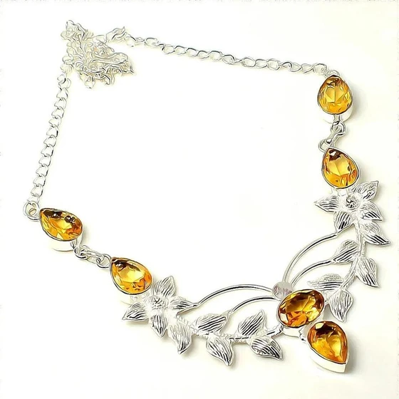 yellow-gemstone-necklaces-2.webp
