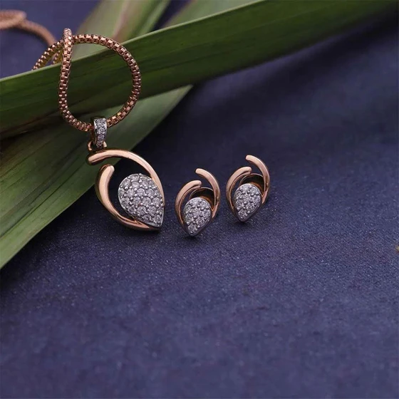 diamond-pendant-set-1.webp