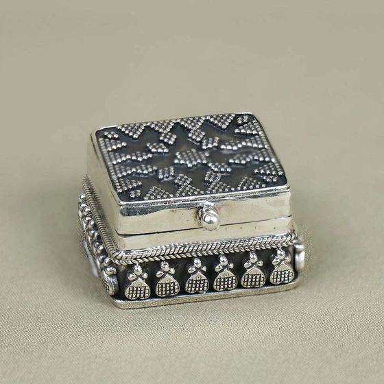 pure-silver-boxes-2.webp