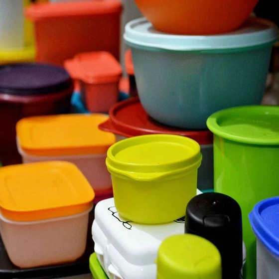 plastic-food-tupperware-container-2.webp