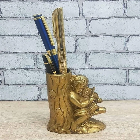 pen-brass-stand-2.webp