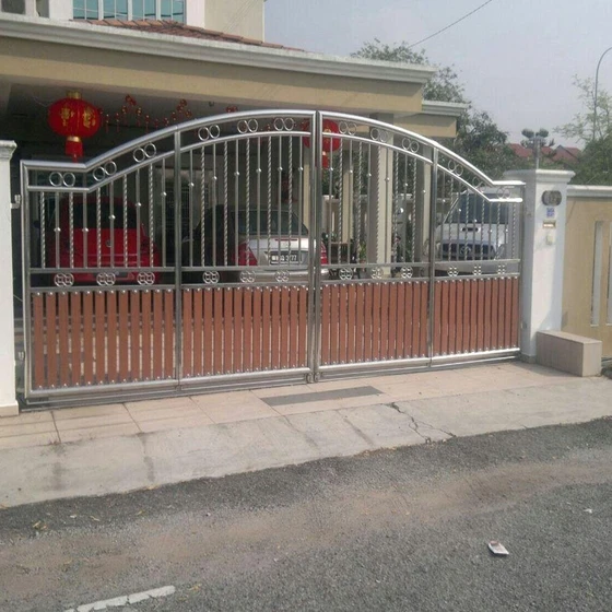stainless-steel-sliding-gates-2.webp