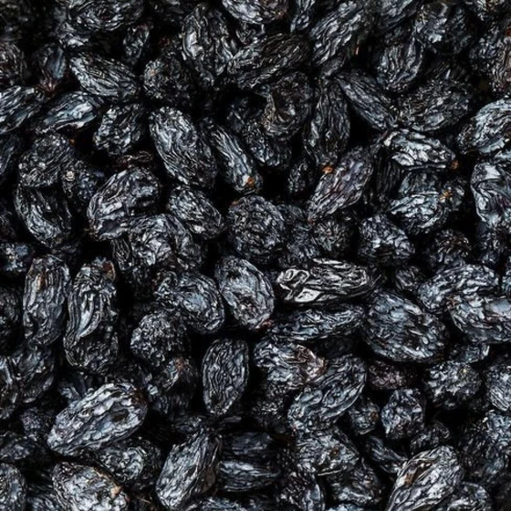 grown-dried-black-raisins-2.webp