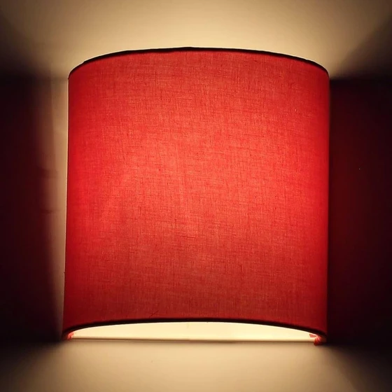 lamp-red-night-2.webp