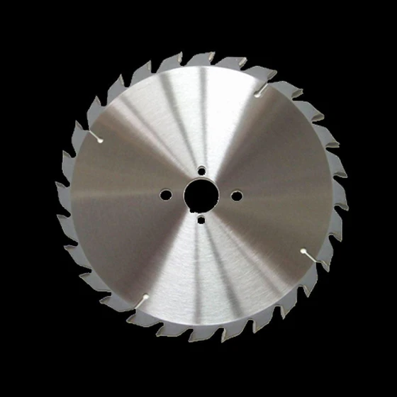cutting-wood-blade-2.webp