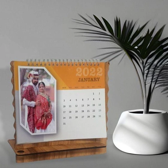 calendar-desktop-stand-2.webp