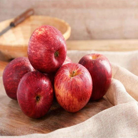healthy-red-apple-2.webp