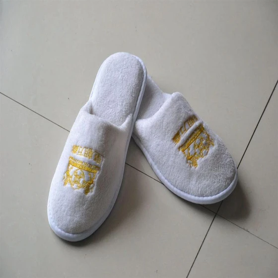 bathroom-hotel-slipper-1.webp