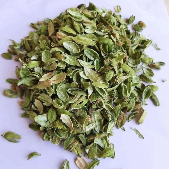 green-cardamom-husk-2.webp