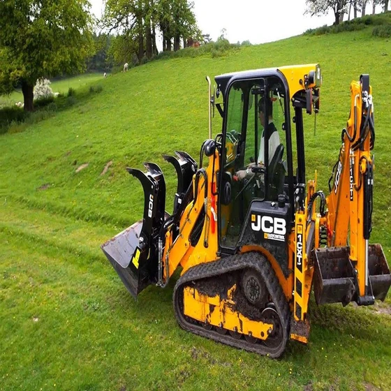 jcb-compact-backhoe-2.webp