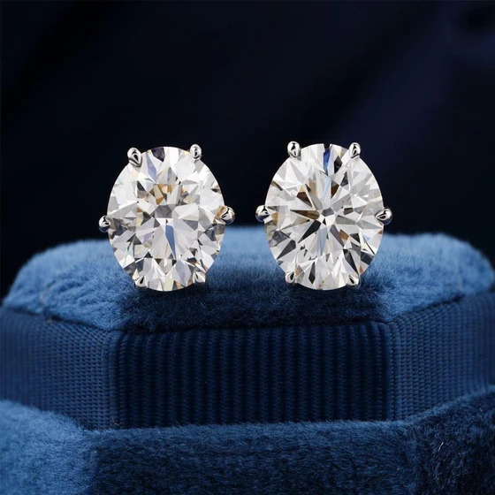 round-diamond-earrings-2.webp