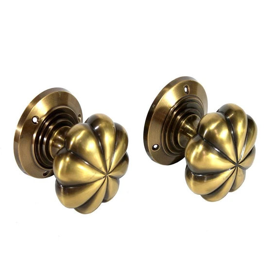 glossy-door-knobs-2.webp