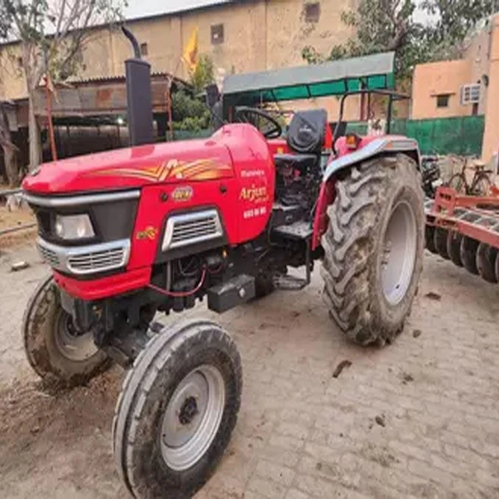 old-second-hand-tractor-2.webp