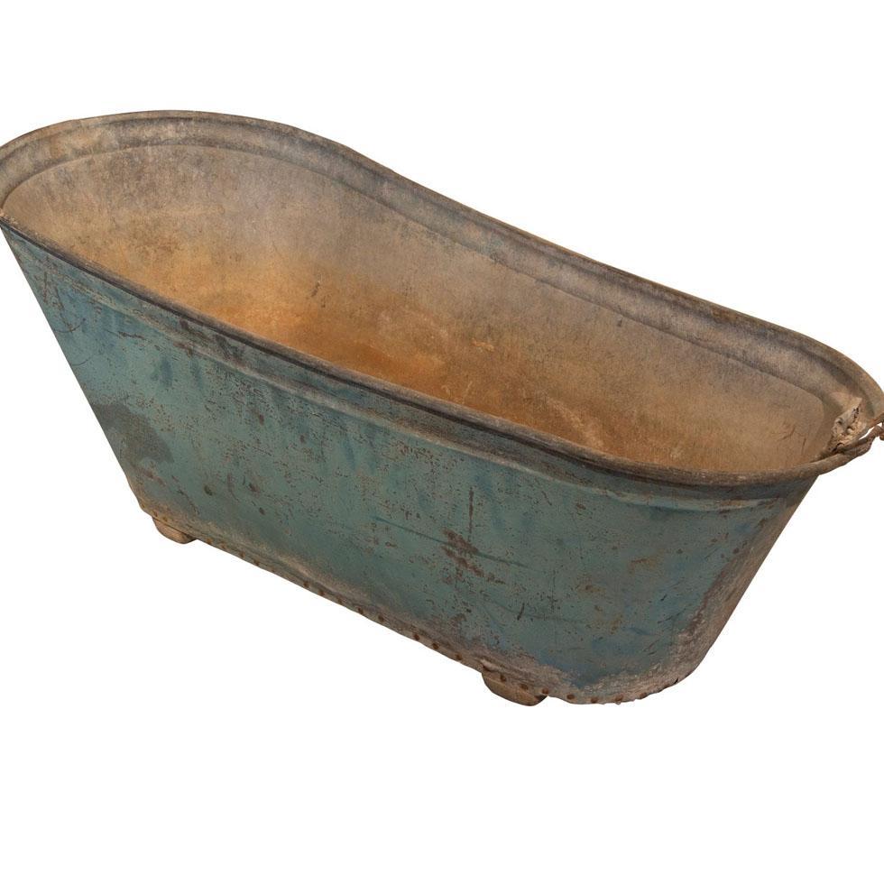 Antique Metal Bathtub Image