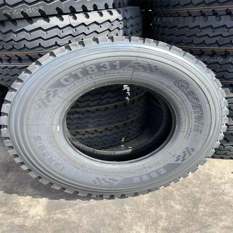 Commercial Truck Tyre Image