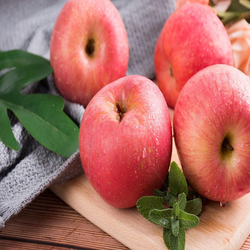 Natural Red Fresh Apple Fruit Image