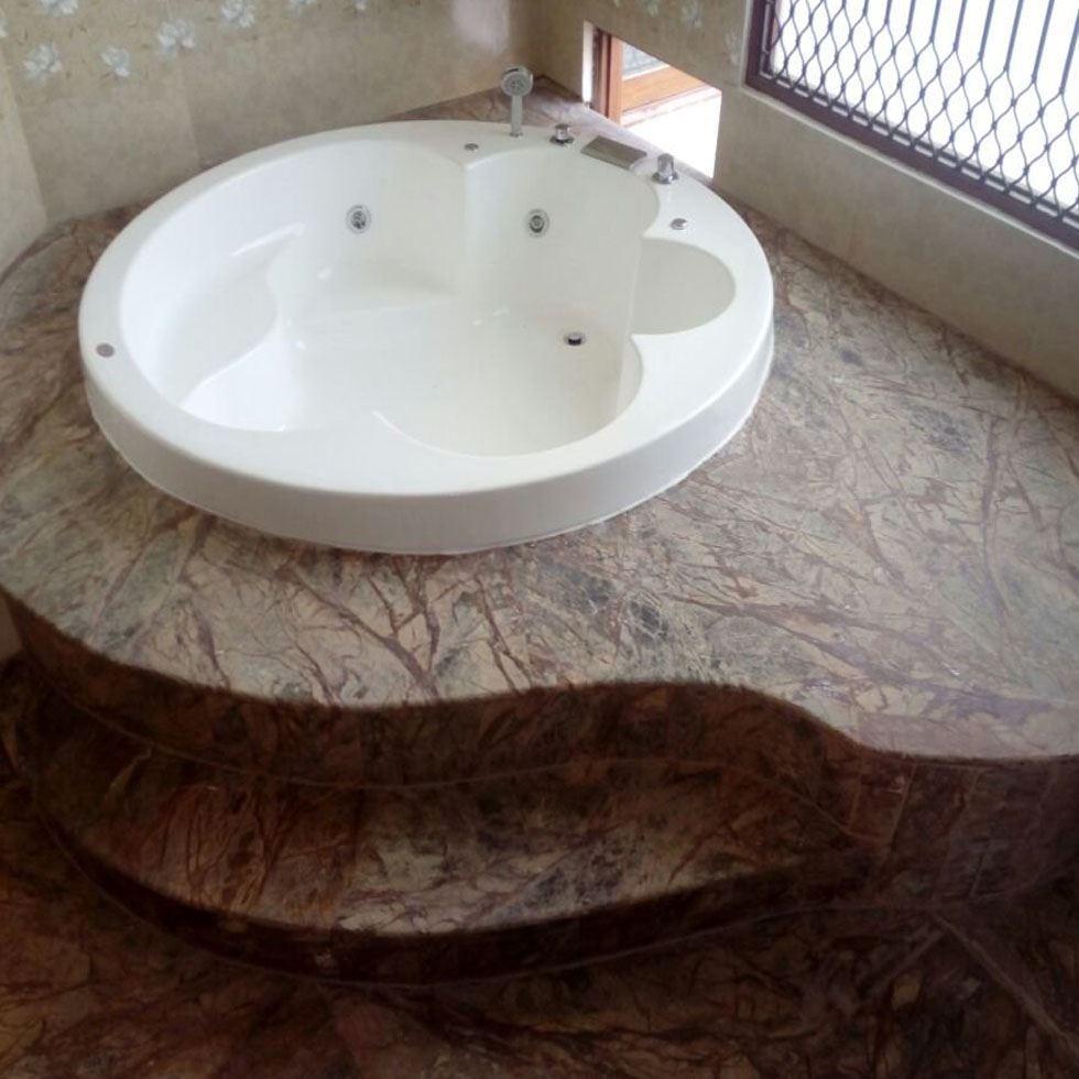 Round Jacuzzi Bathtubs Image