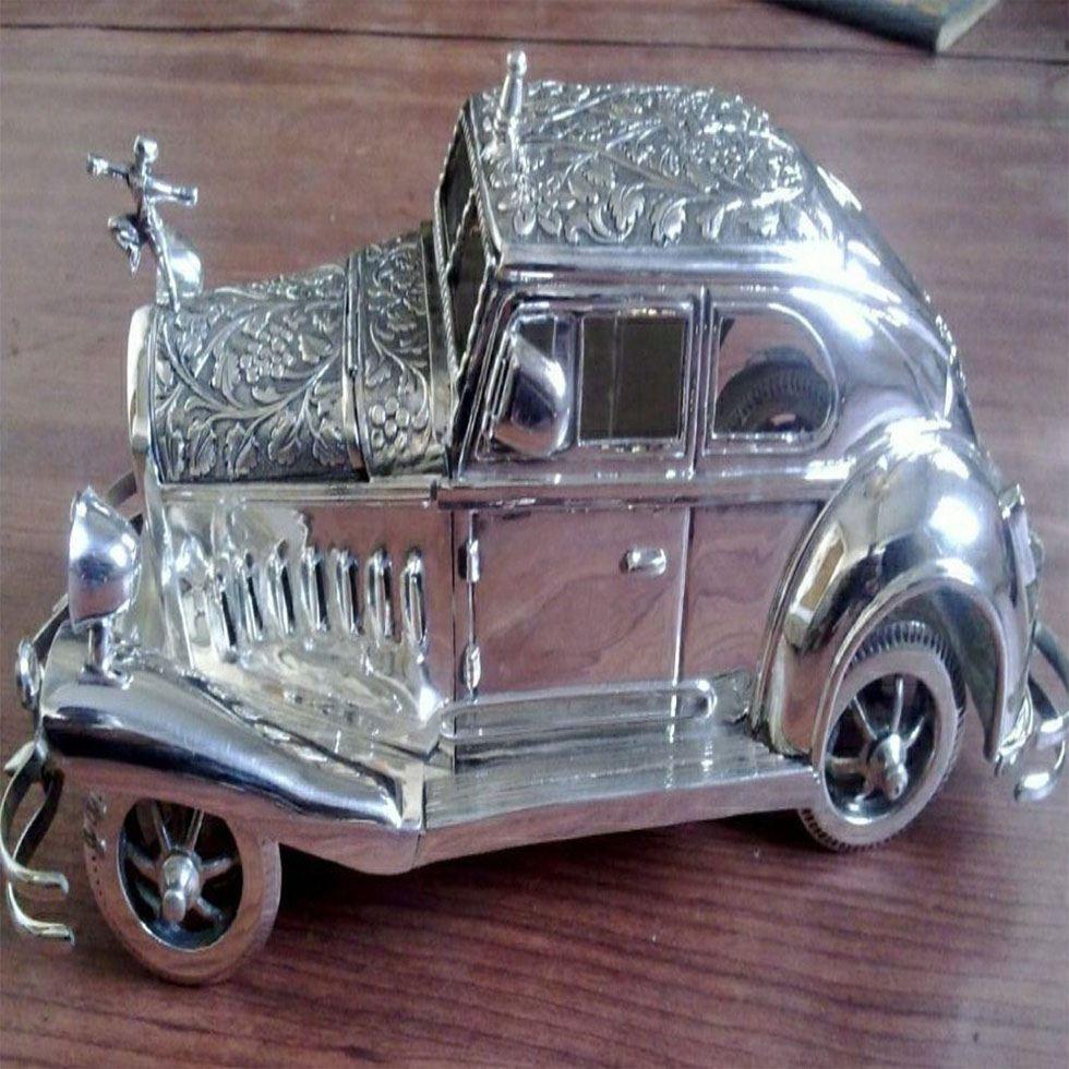 Silver Wintage Car Image