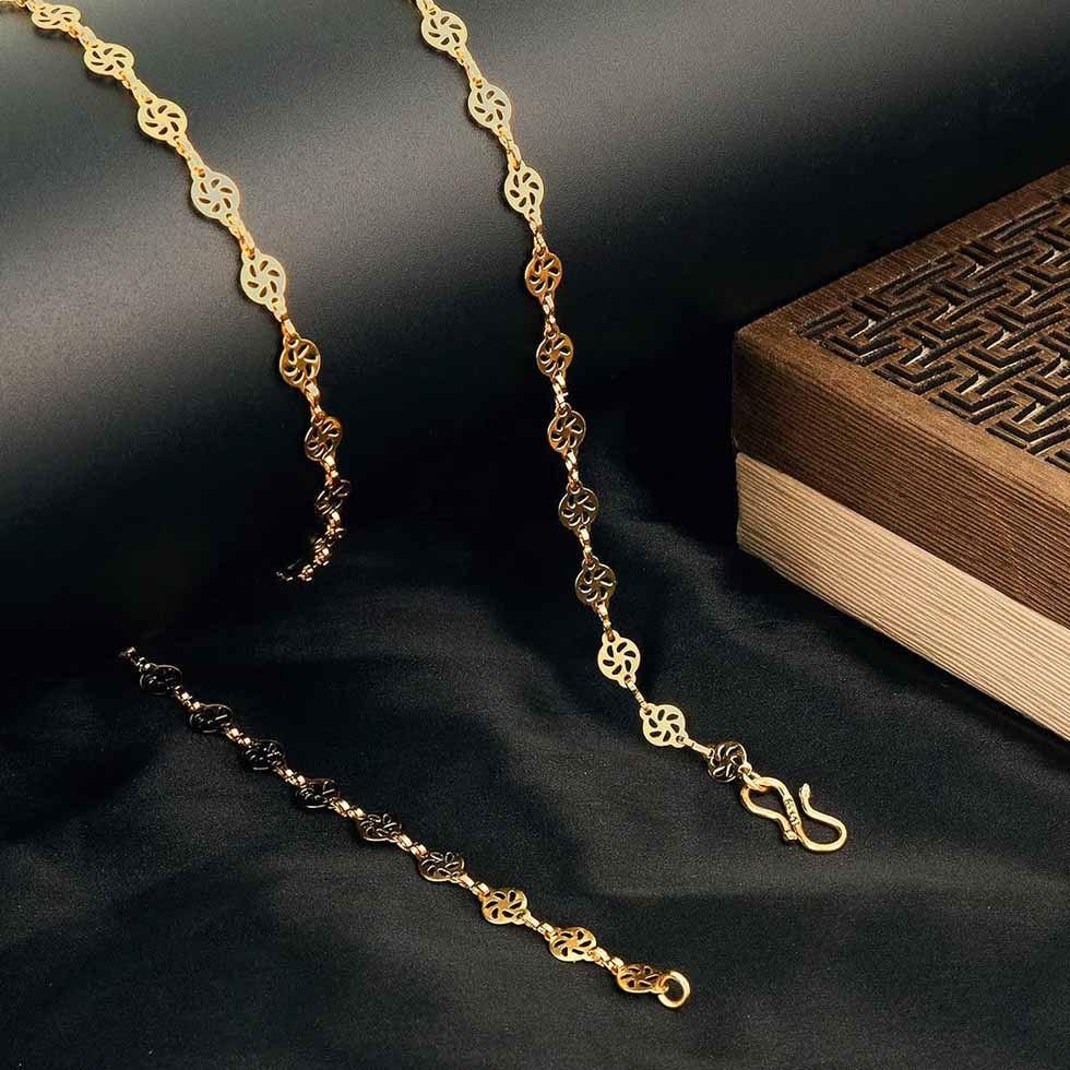 Women Gold Chain Image